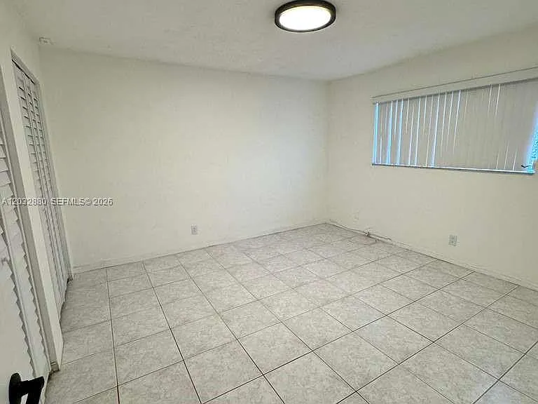 705 NE 2nd St #11 — Photo 11