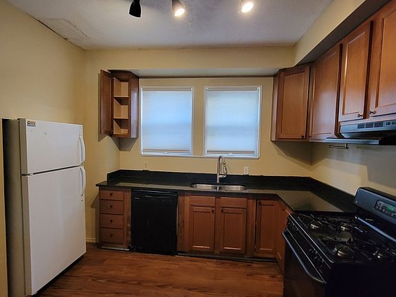 3rd image of 2844 N New Jersey St