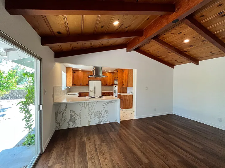 1121 Putter Ave — Photo 6