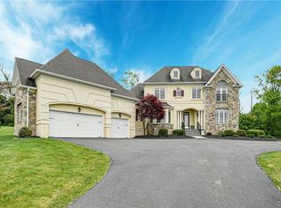 2710 Imperial Crest Ln, Hellertown, PA 18055