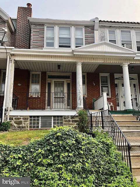 591 Carver St photo 1