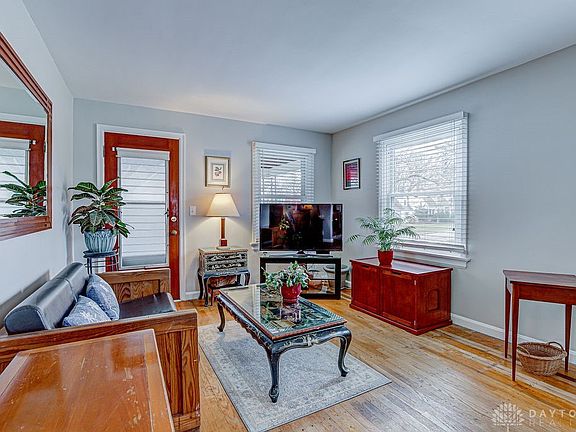 5th image of 1375 Woodland Ave