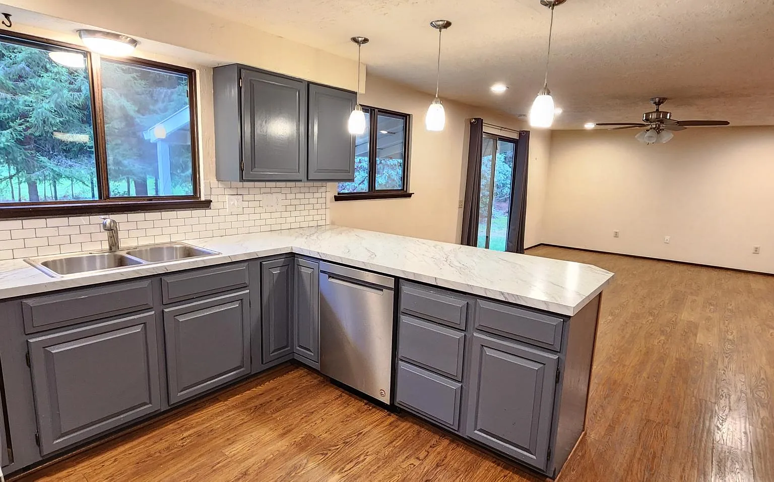 3 bed, 1828 sqft, $2,700 — Photo 3