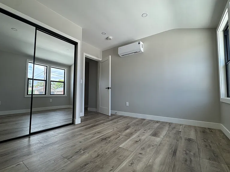 12222 Emrys Ave — Photo 10