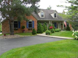 2925 Barbwood Ct, Commerce Township, MI 48382