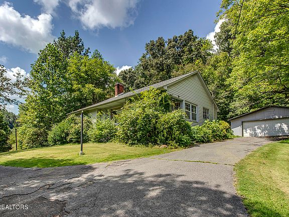 3rd image of 1309 Gamble Dr