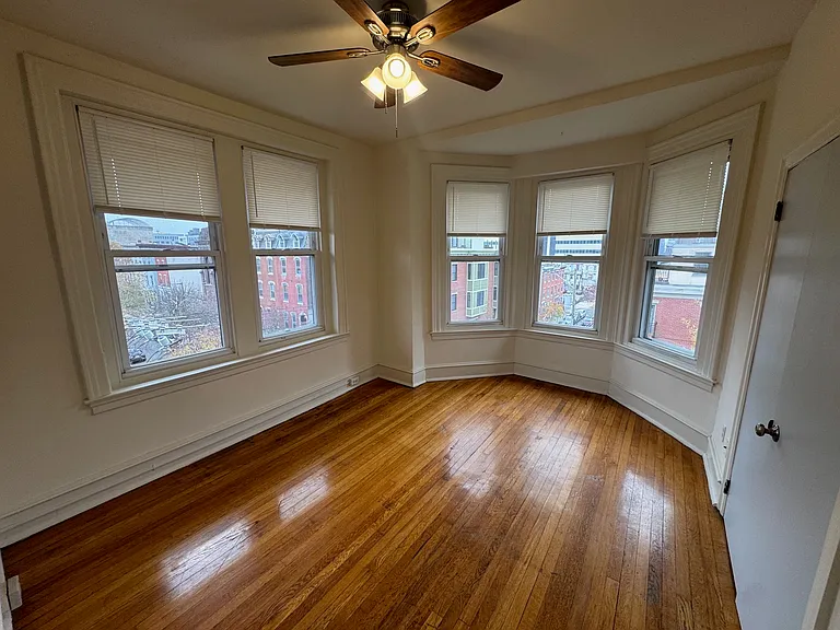 602 N 16th St #4T — Photo 9