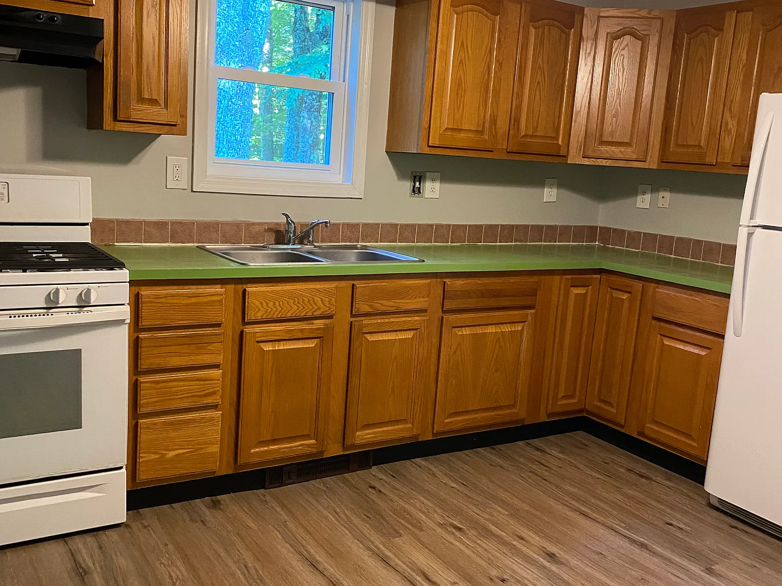 3 bed, 1.5 bath, 1352 sqft, $2,500 — Photo 4