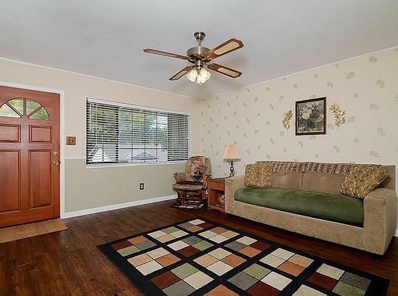 4th image of 807 Comstock Dr