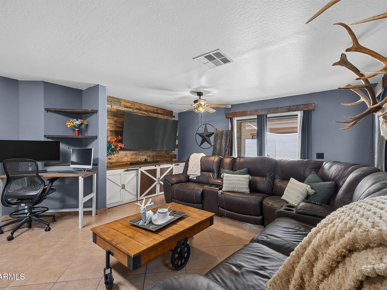 4 bed, 2.0 bath, 1561 sqft, $2,400 — Photo 4