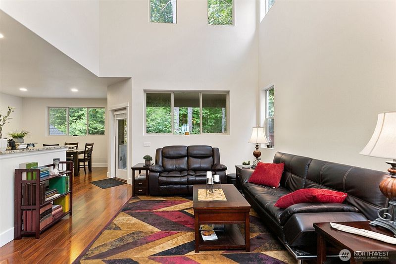 3rd image of 3218 15th Way SE