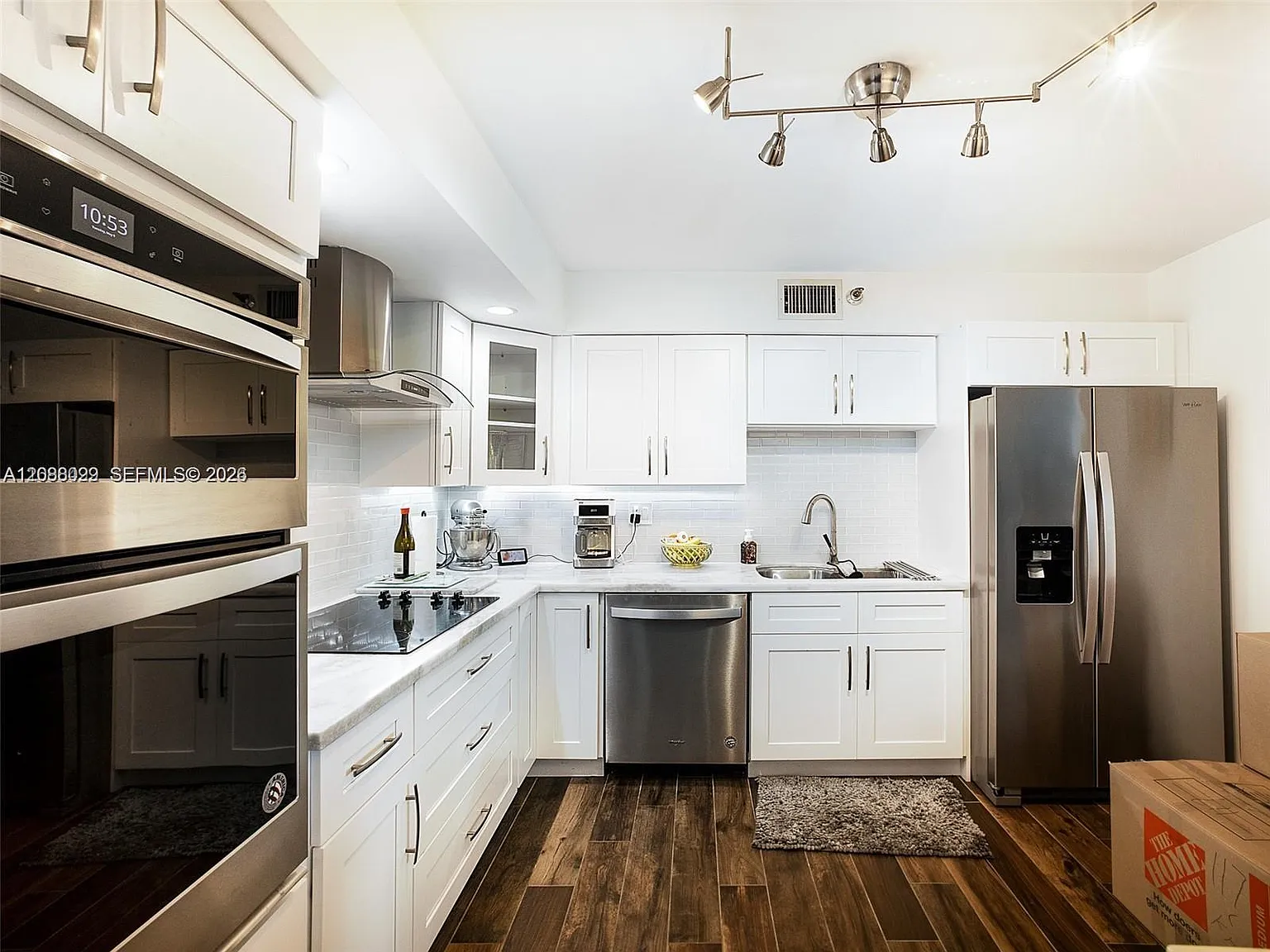 Mystic Pointe Tower 400 C — Photo 2