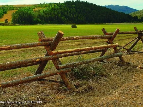 34 Chipmunk Ln, Freedom, WY 83120