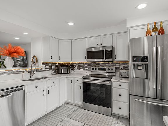 4th image of 3355 Canton Ct