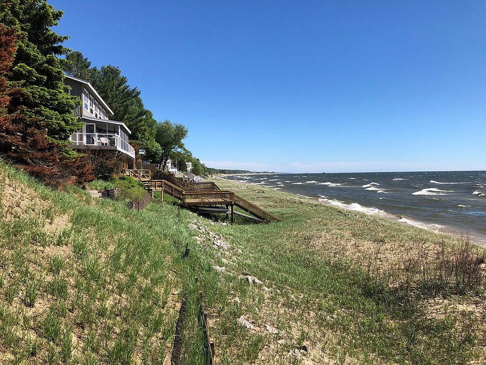 2nd image of 18069 N Shore Dr