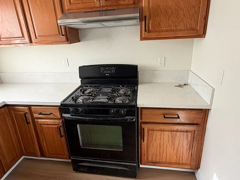 425 Center St — Photo 6