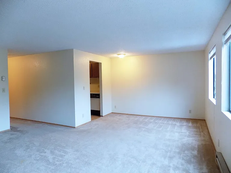 Woodside Condos "M" — Photo 10