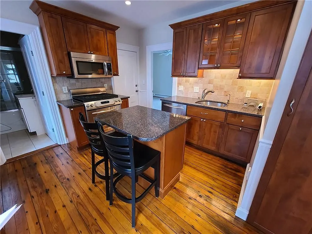 2 bed, 1.0 bath, 850 sqft, $2,000 — Photo 3