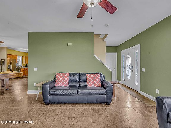 5th image of 958 Arrowhead Dr