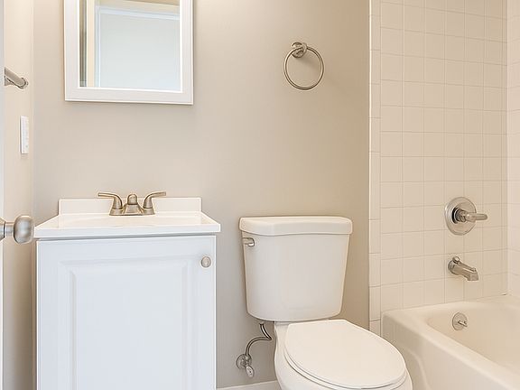 5th image of 5827 Monfort Hills Ave #3