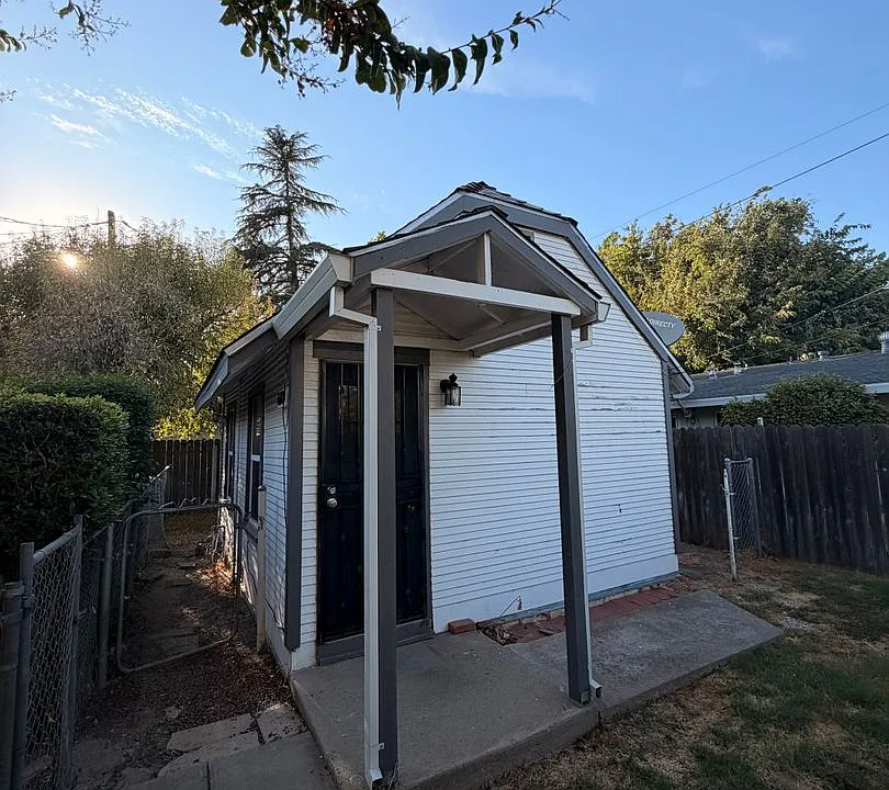 660 Maple St