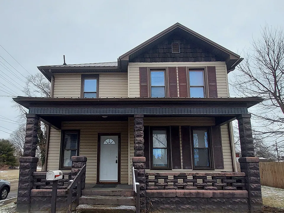 100 S 1st St