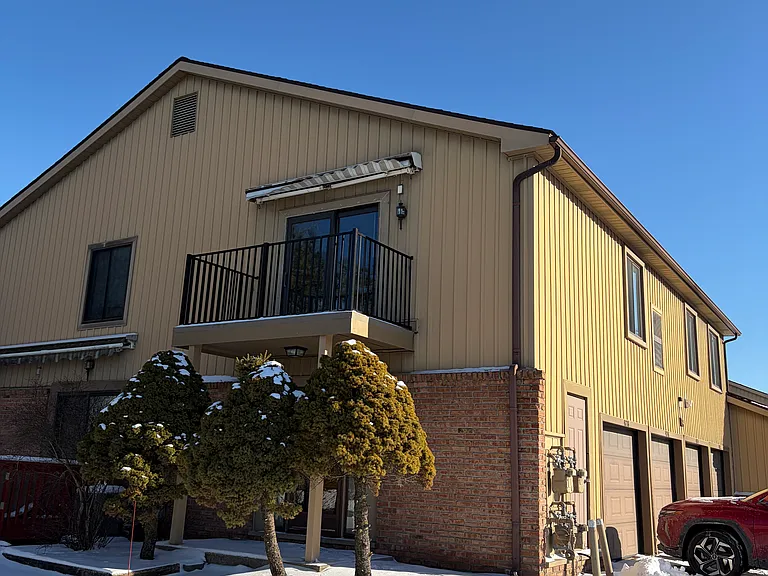 41718 Bedford Dr — Photo 2