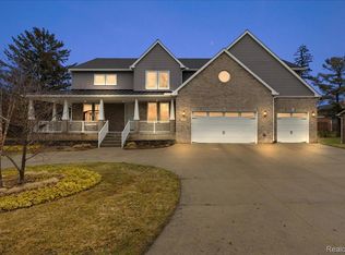 3256 Ledgewood Ct E, Commerce Township, MI 48382