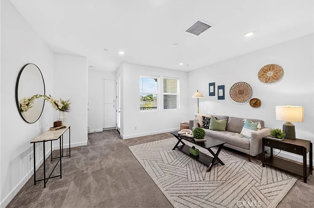 4 bed, 3.5 bath, 1797 sqft, $4,100 — Photo 3