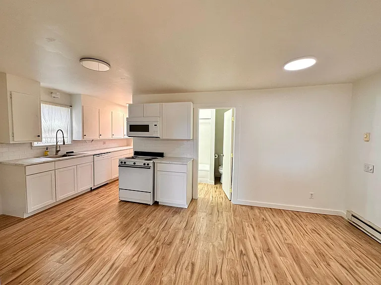 708 N Poplar St #A — Photo 5