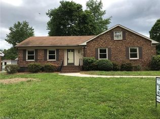 1608 Gracewood Dr, Greensboro, NC 27408
