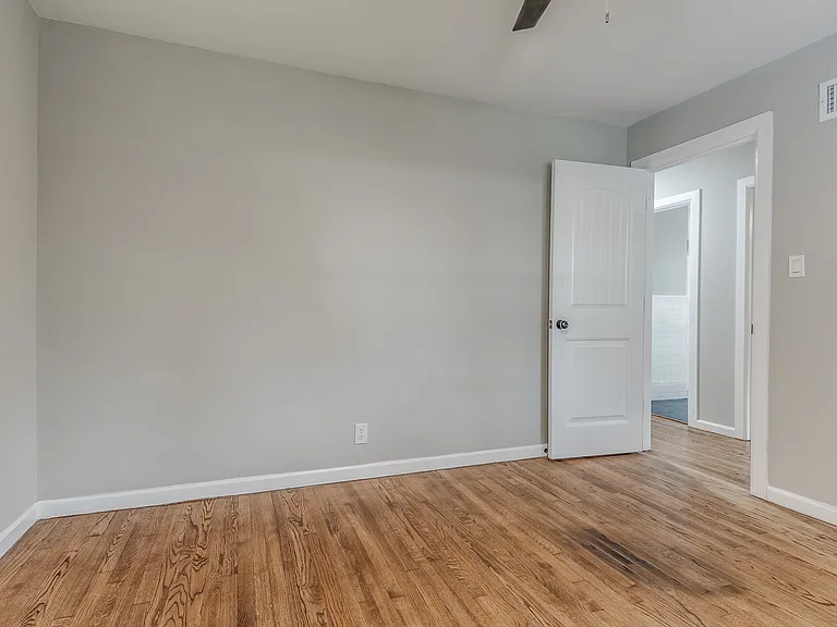 349 SE Rockwood Ave — Photo 28