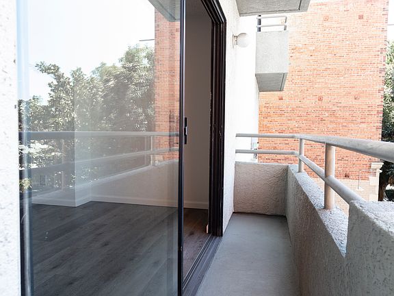 3rd image of 724 S Berendo St APT 3B