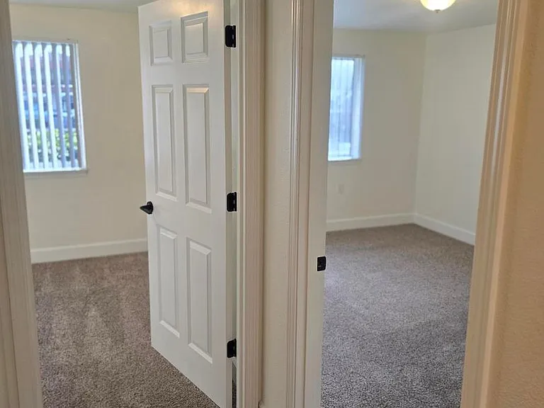Winfou06-Columbia Village Apartments — Photo 29