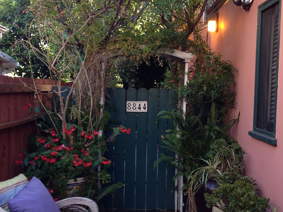 1st image of 8842 Rosewood Ave