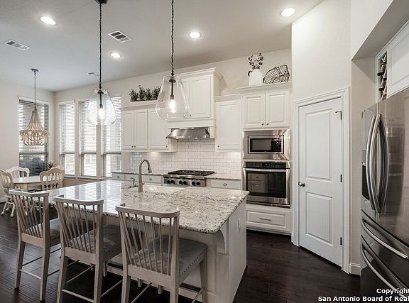 3rd image of 28922 Stevenson Gate