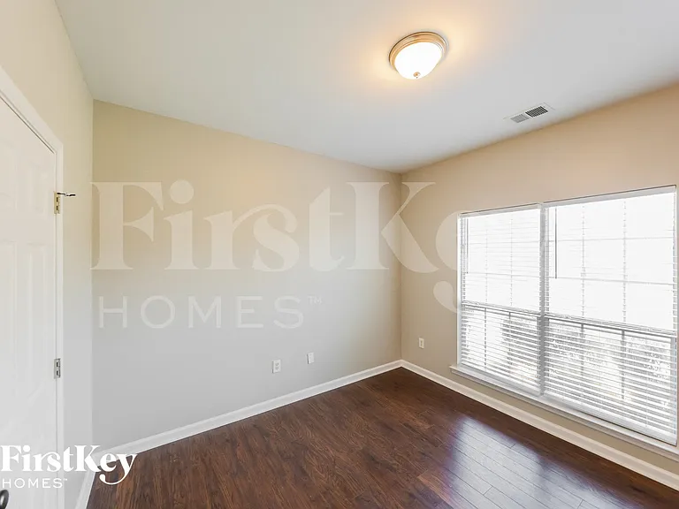 925 Jackson Cir — Photo 13