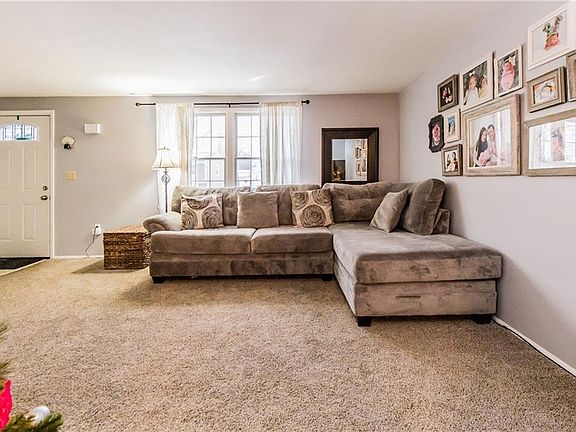 3rd image of 8145 Navona Ln