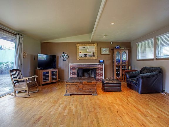 4th image of 8012 Fairway Dr SW