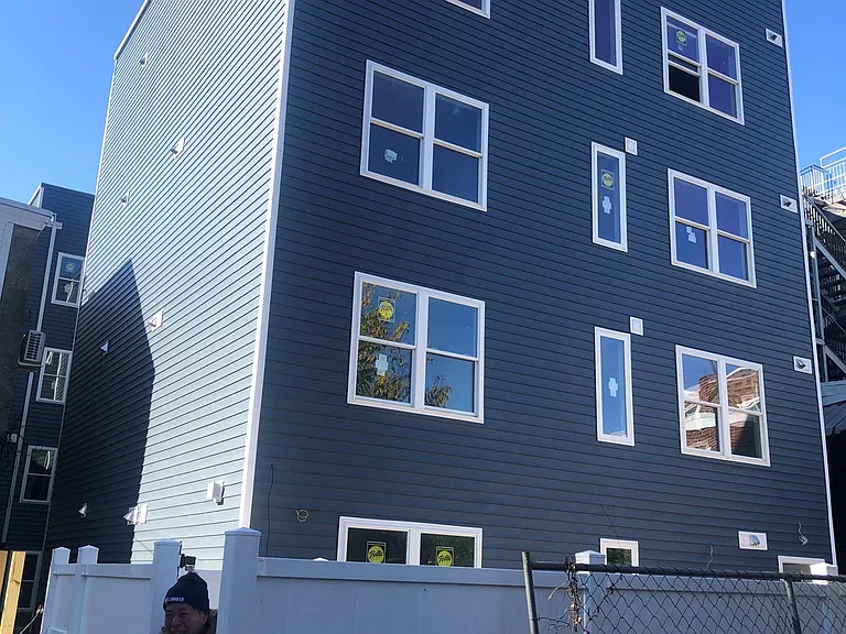 N 40th St — Photo 2