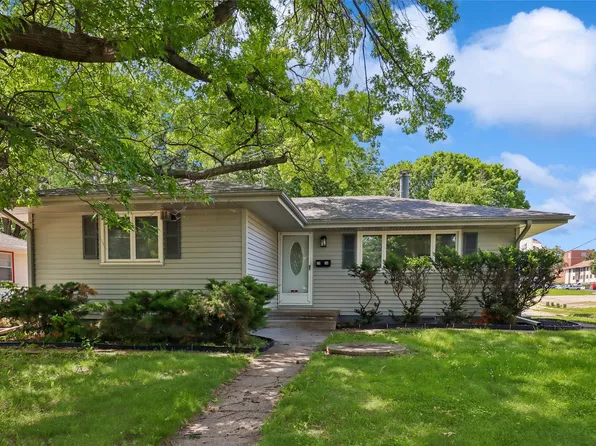 2926 Garden Rdg, Des Moines, IA 50310
