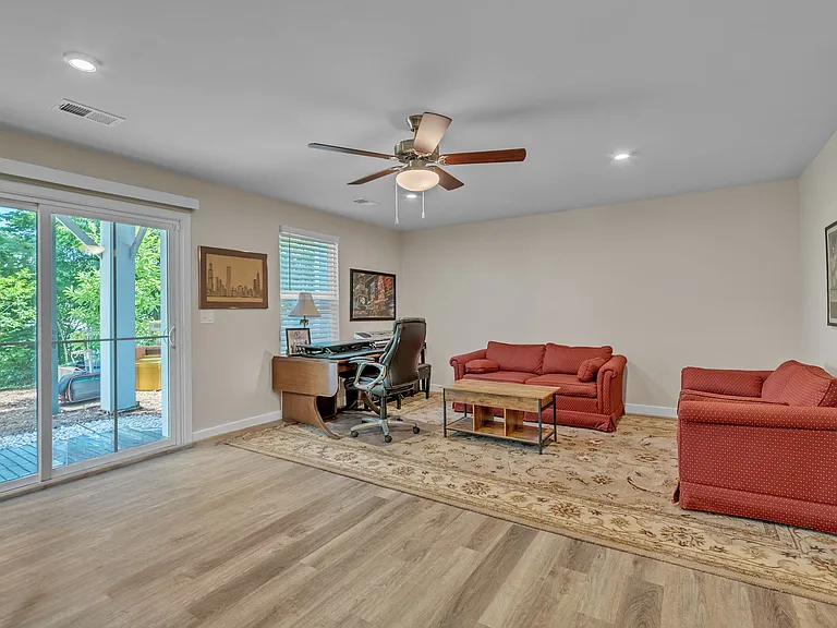 589 Westport St — Photo 37