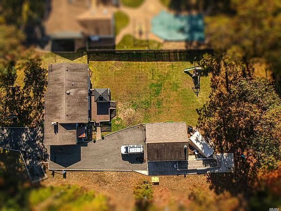 3rd image of 20 Hillcrest Dr