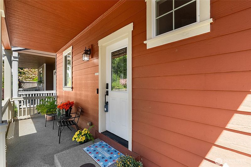 2nd image of 4538 Edgewater Boulevard NE