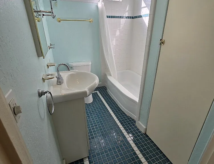 604 Mormon St — Photo 13