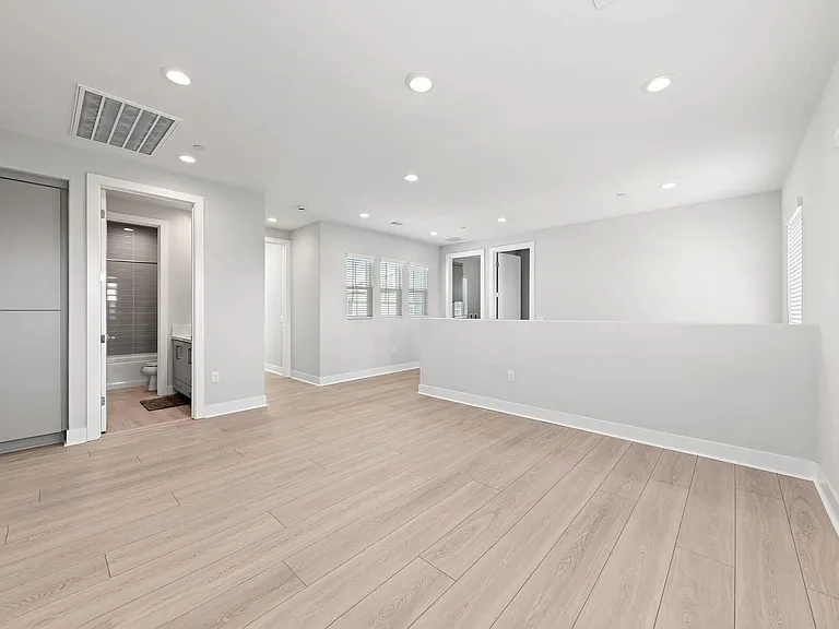 585 Patten Ave — Photo 8
