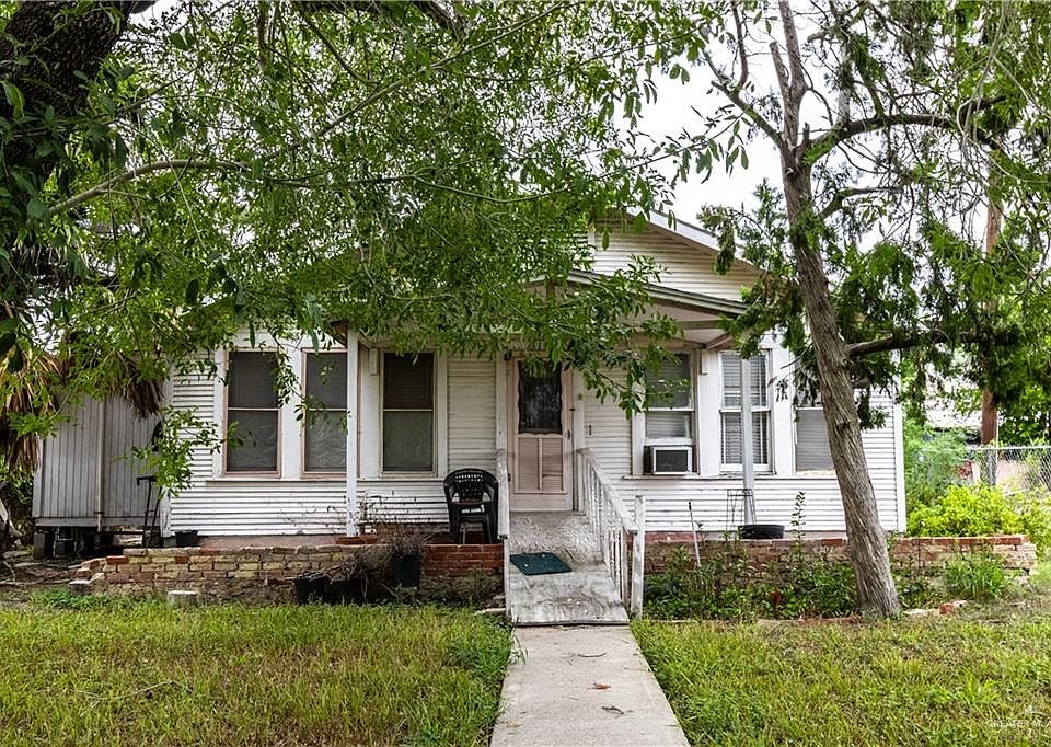 1st image of 319 W 13th St