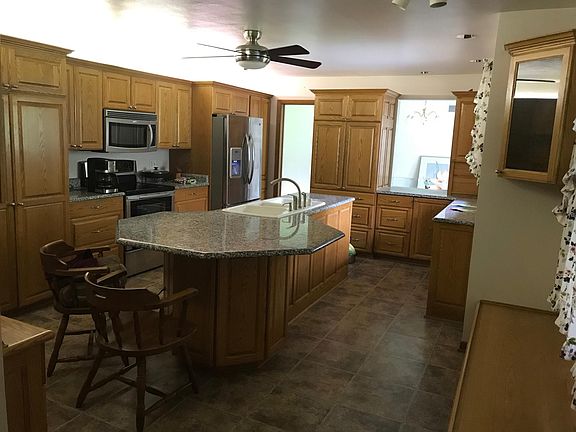 3rd image of 1206 Lake Dr