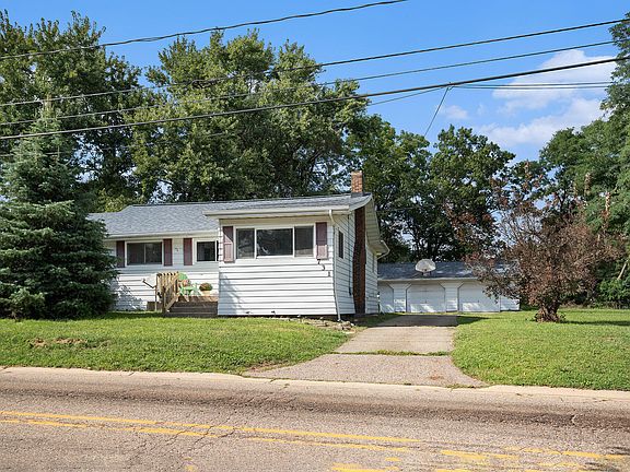 3rd image of 731 Roosevelt Ave E