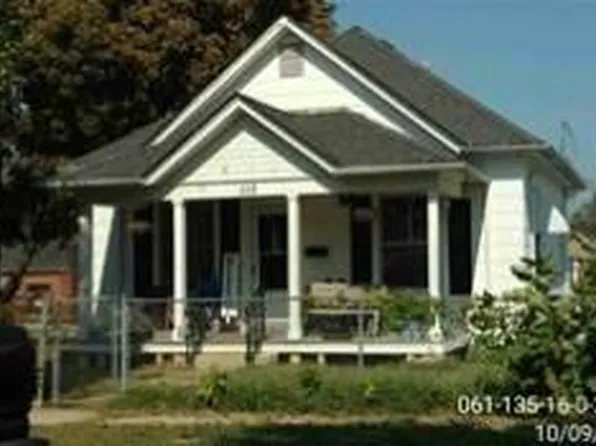 110 W Piankishaw St, Paola, KS 66071